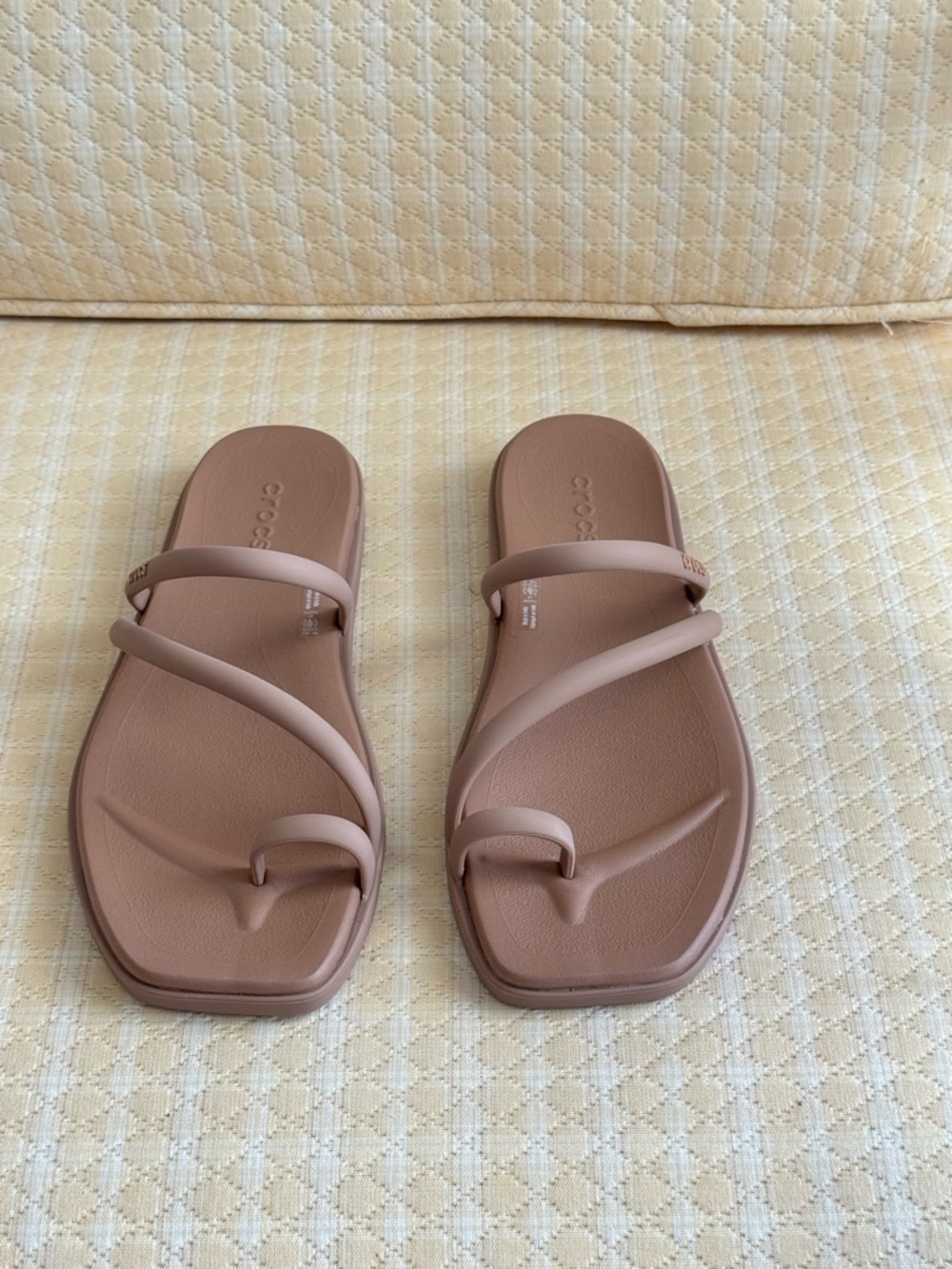 NWT CROCS Viral Miami Toe Loop Sandal Women’s Size 8 - Milk Chocolate - Picture 6 of 9